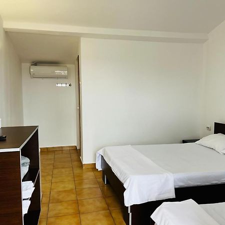 מלון קוסטינסטי Casa Andrei מראה חיצוני תמונה
